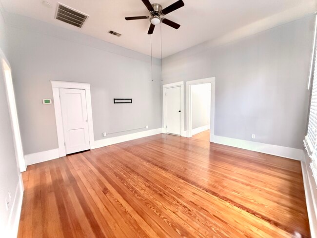 Building Photo - 429 E Carson St