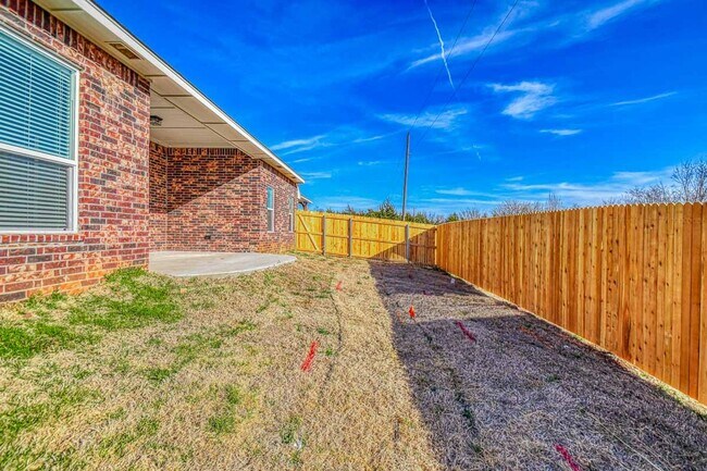 Building Photo - 3112 Pebble Pond Dr