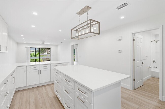 Building Photo - 11625 W Riverhaven Dr