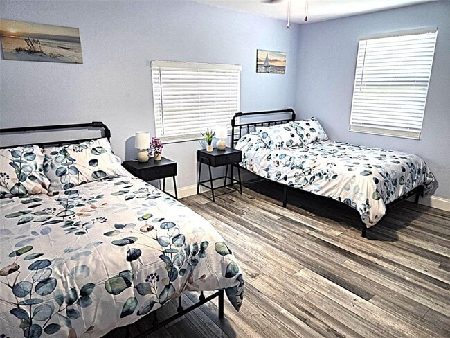 Building Photo - 5105 Tangerine Ave S