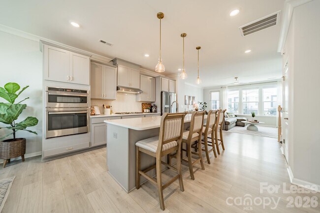 Building Photo - 4040 Hidden Oaks Dr