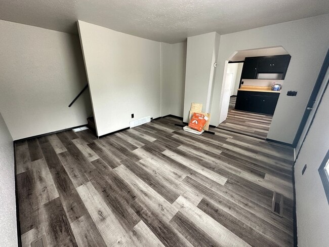 Building Photo - 510 Hiawatha St