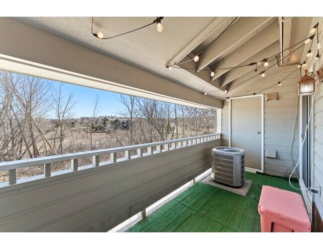 Building Photo - 12024 W Cross Dr