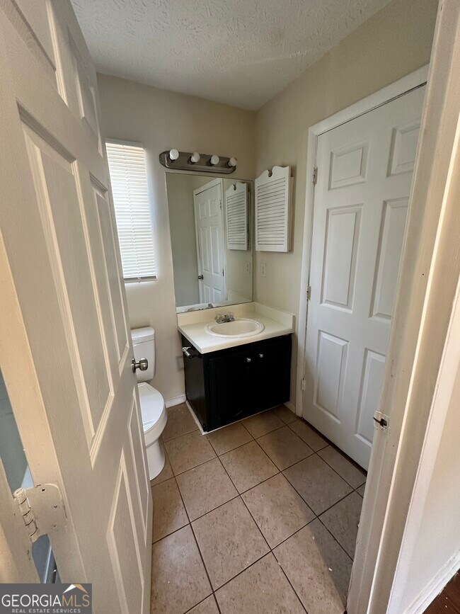 Building Photo - 1011 Hampton Hill Ct