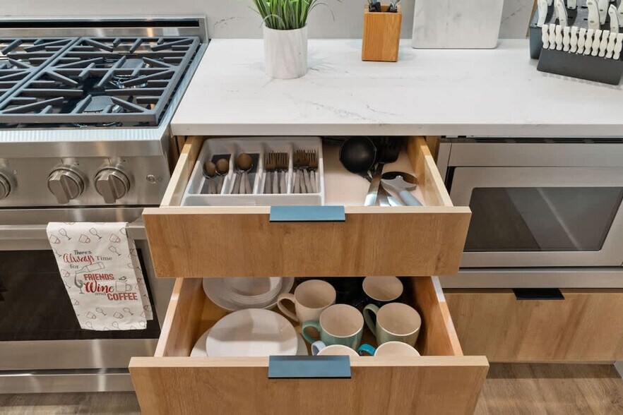 Building Photo - 2110 W Washington Blvd