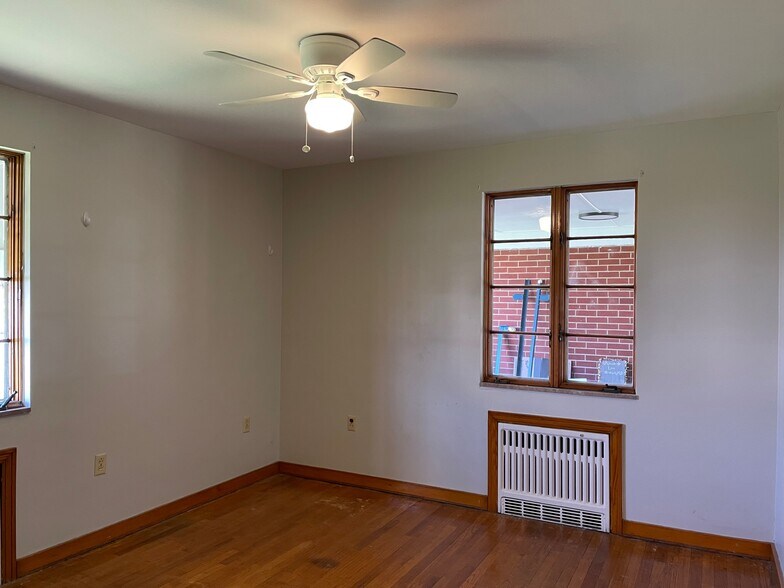 Building Photo - 4517 Lincoln Ave