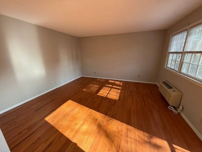 Building Photo - Duke View Apartments