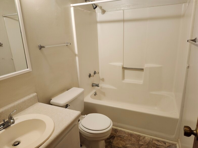 Bathroom - 44 5th Ave