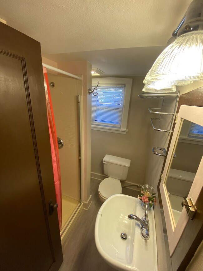 Building Photo - 110 E Rosser Ave