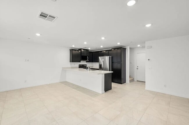 Building Photo - Gated 2025 Lennar Townhome | 3 Bed | 2-Car Garage