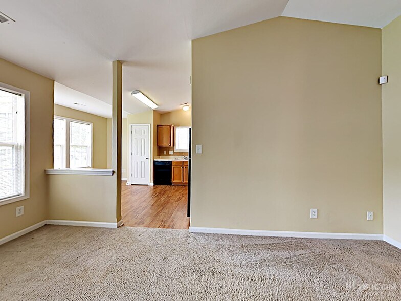 Building Photo - 6211 Whispering Brook Ct