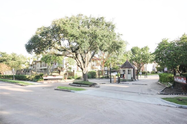 Building Photo - 2120 El Paseo St