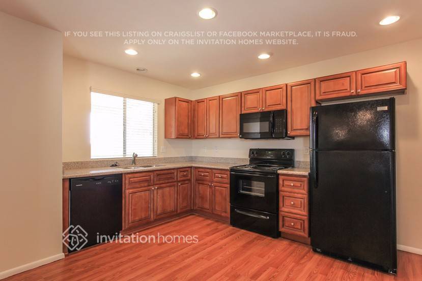 Building Photo - 6135 W Mauna Loa Ln