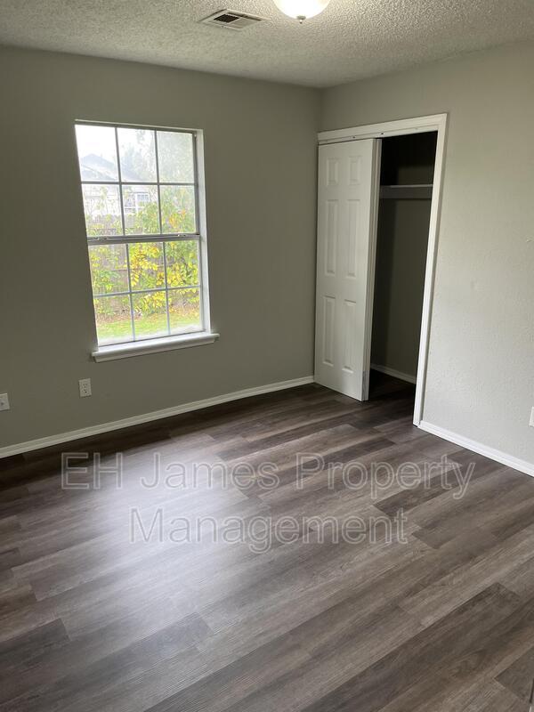 Building Photo - 10802 E 14th Ct