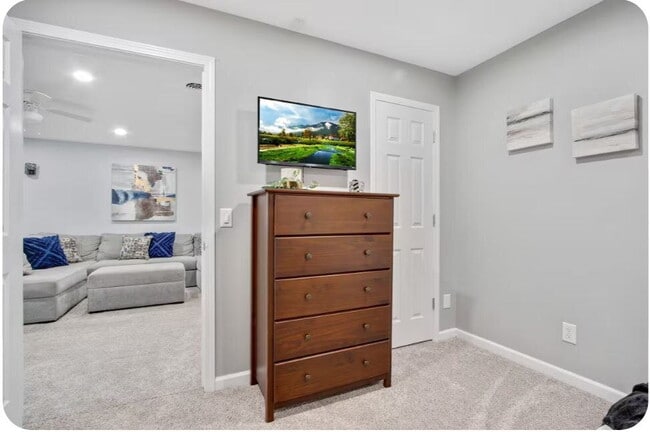 Building Photo - Furnished 3-Bedroom Apartment with Private Entrance and Free Laundry