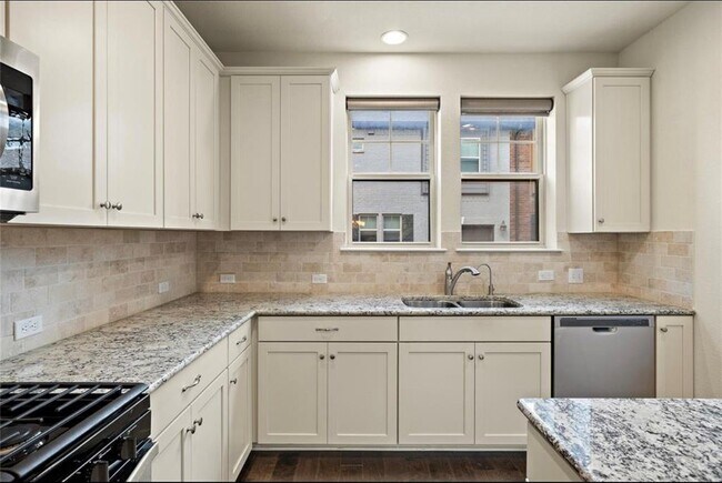 Building Photo - 7220 Wyoming Springs Dr