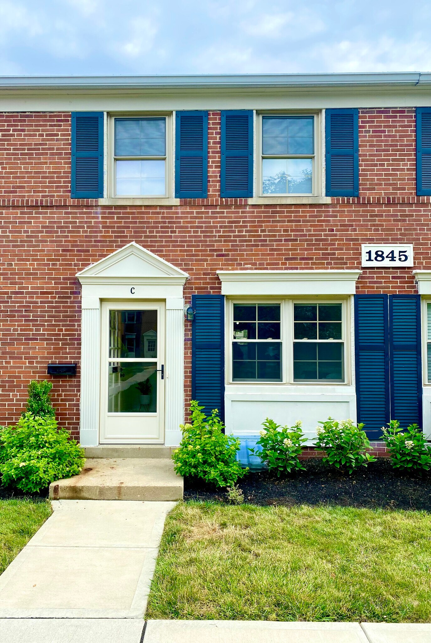 Building Photo - 1845 Northwest Ct