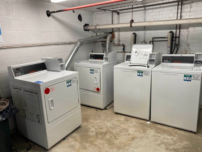 Building Photo - 734 Adams St