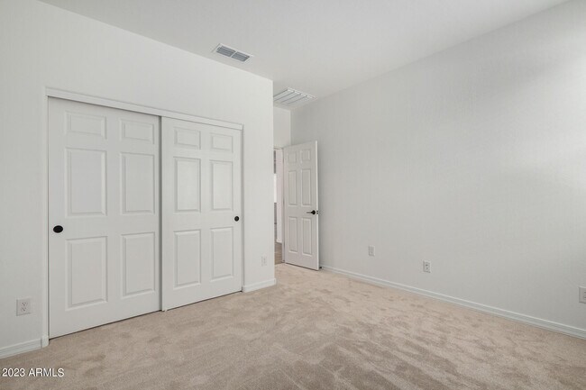 Building Photo - 17318 W Surrey Dr