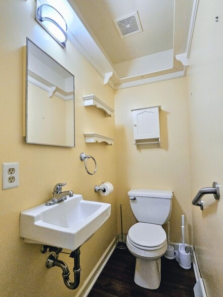 Building Photo - 131 Red Stone Cir