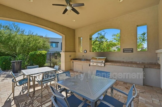 Building Photo - 7347 E Vista Bonita Dr