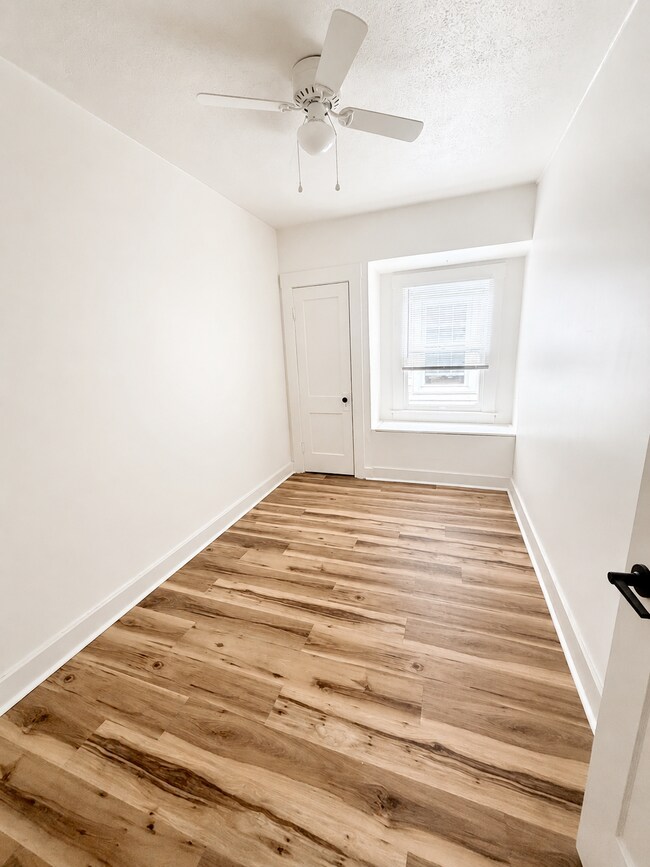 Building Photo - 536 W Evelyn Ave
