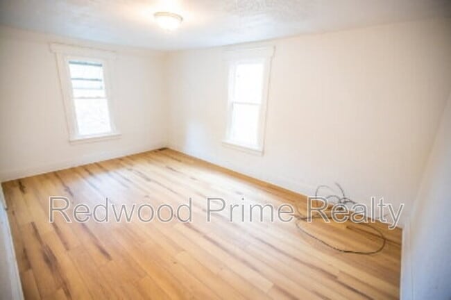 Building Photo - 605 Coleman Ave