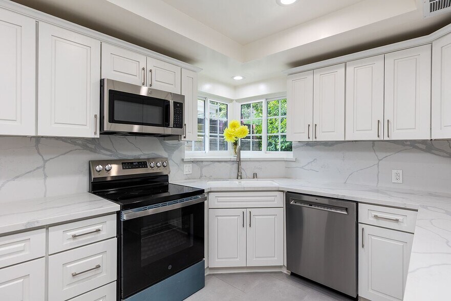 Building Photo - 3511 Paraiso Way