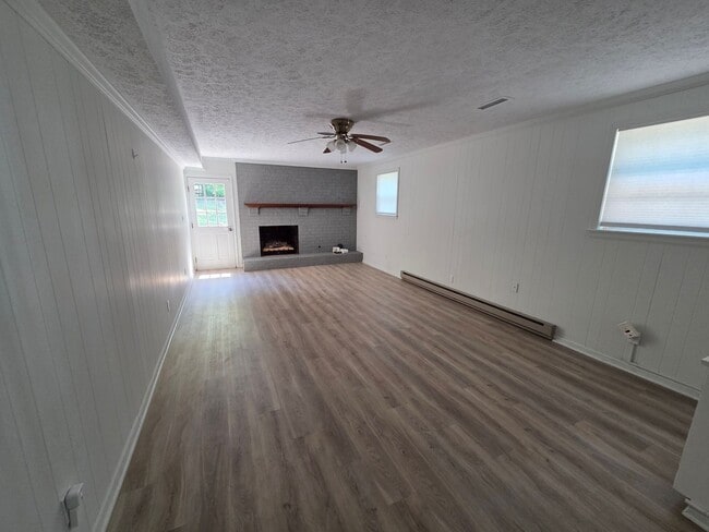 Building Photo - College Park Subdivision - 4-5 BR Single Family Home