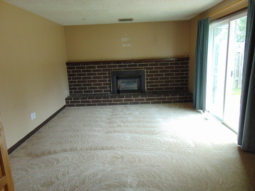 Building Photo - Terrific home, Large Yard, Quiet Street