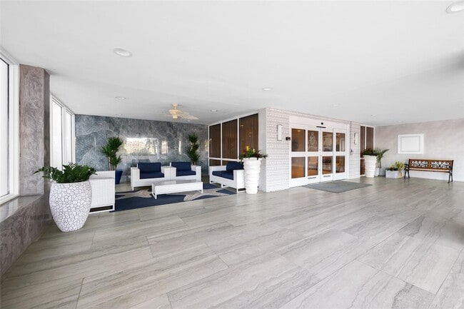 Building Photo - 3850 Galt Ocean Dr