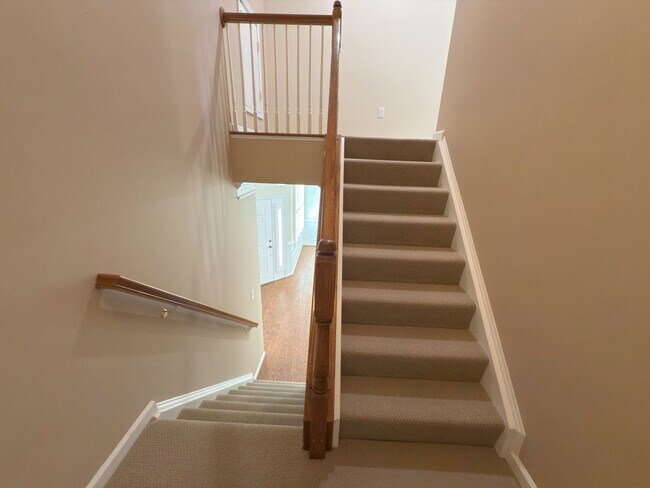 Building Photo - 3 Bedroom, 2.5 Bath, Loft, 2-Car Garage Ho...