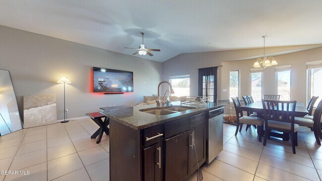 Building Photo - 12132 Mesquite Thorn Dr