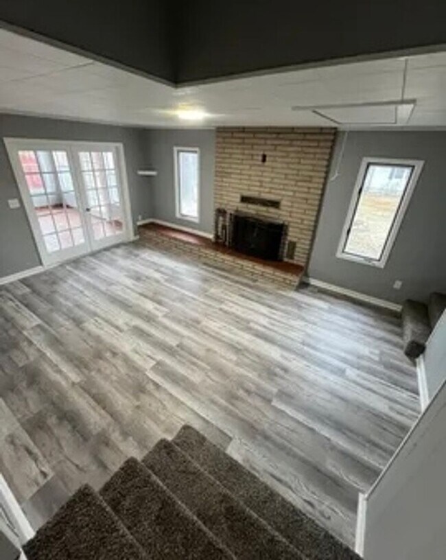 Building Photo - 3 bedroom/2 bath house