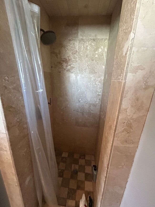 Building Photo - Updated in North Hanford