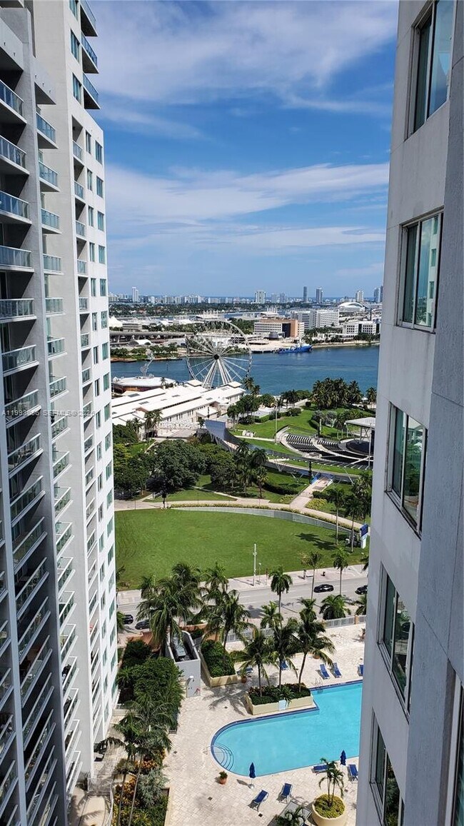 Building Photo - 253 NE 2nd St