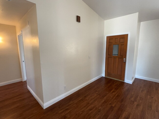 Building Photo - "Spacious 3-Bed Oasis with 3.5 Baths in th...