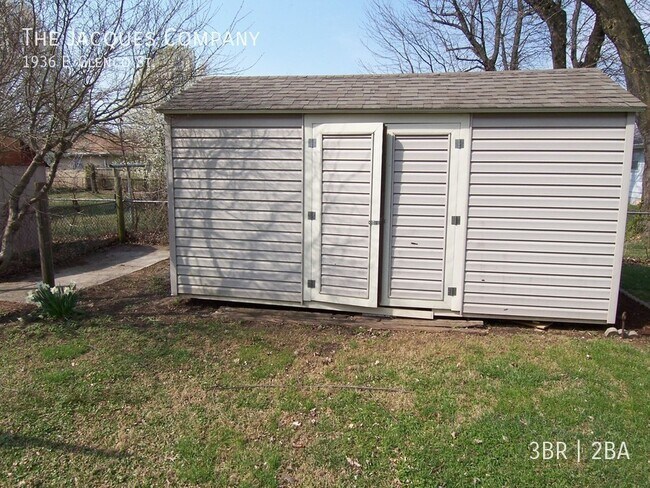 Building Photo - 1936 E Glenco St