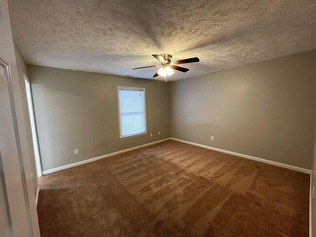 Building Photo - Updated 4 Bedroom / 3 Bathroom with In-Law...