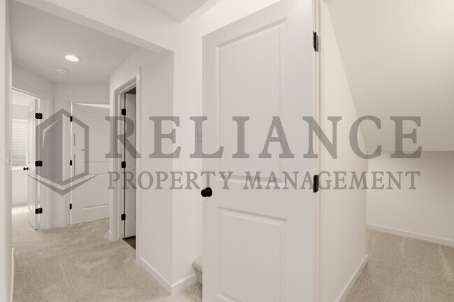 Building Photo - 5249 N Pinecrest Ct