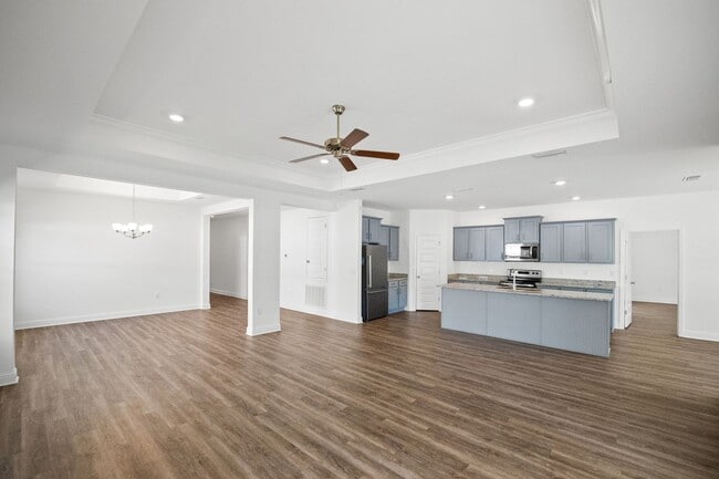 Building Photo - DON'T MISS OUT!