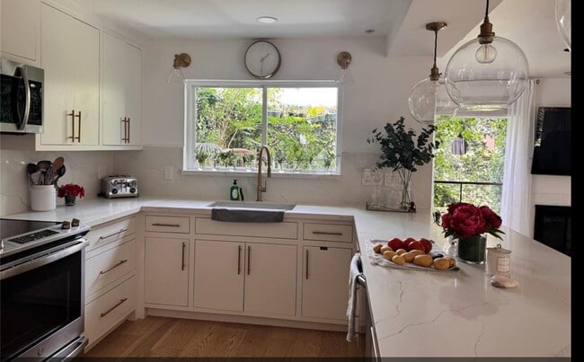 Building Photo - 1914 Augusta Dr