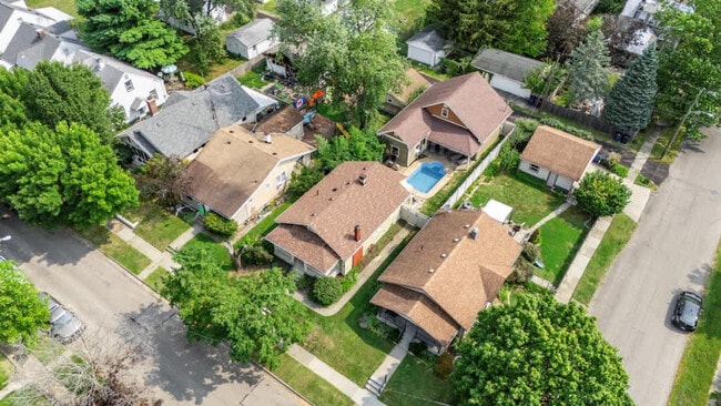 Building Photo - 2850 Hazel Ave