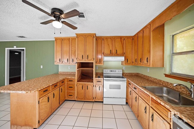 Building Photo - 34046 Widell Ave