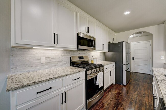 Building Photo - Beautiful Fully Furnished Home in Broken Arrow!