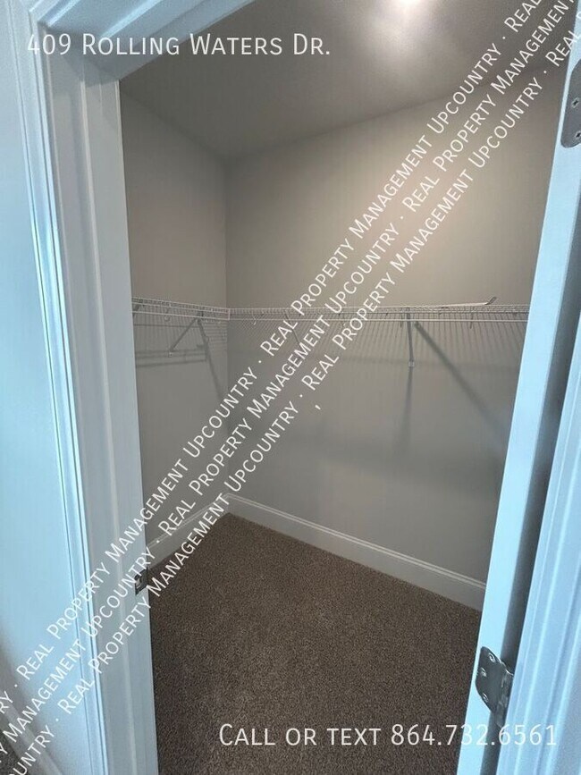 Building Photo - 409 Rolling Waters Dr