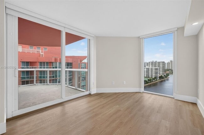 Building Photo - 3370 Hidden Bay Dr