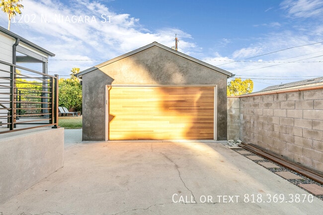 Building Photo - 1202 N Niagara St