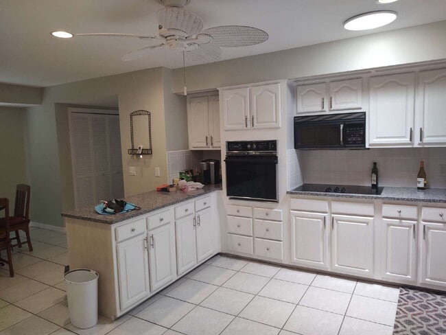 Building Photo - 997 Spinnaker Ct