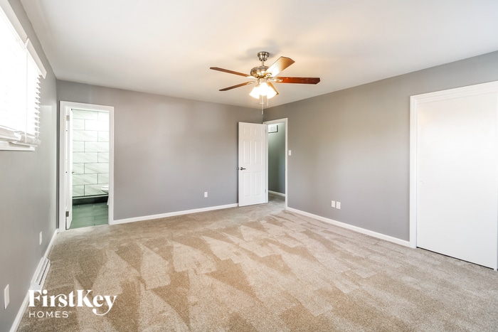 Building Photo - 2112 Pebble Dr